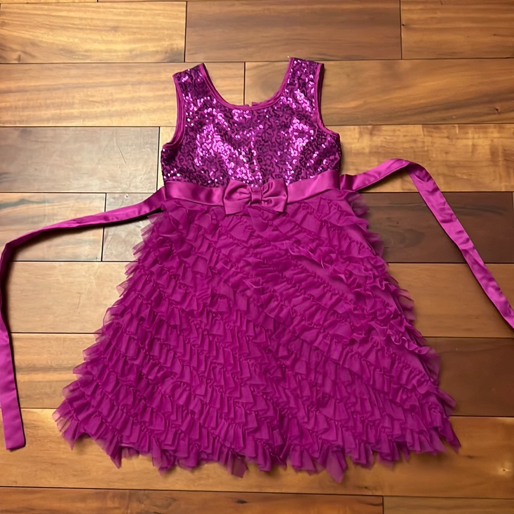 Girls dress , like new